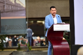 Sady Loaiza durante el Discurso para la Fiesta Pedagógica por los Libros de Texto Gratuitos, el 14 de octubre de 2024, en la Ciudad de México. (Crédito: Facebook | Sady Arturo Loaiza Escalona)