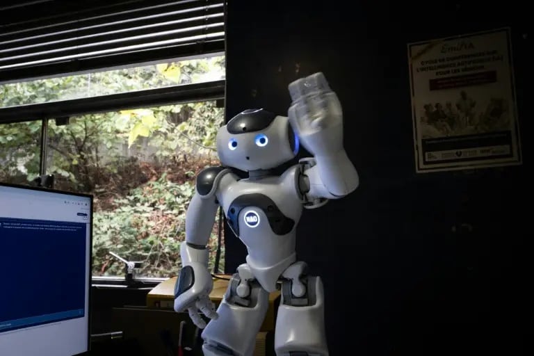 Los equipos del Broca Living Lab plantean que la robótica y la inteligencia artificial deben entenderse como complementos dentro de tratamientos más amplios (AFP)