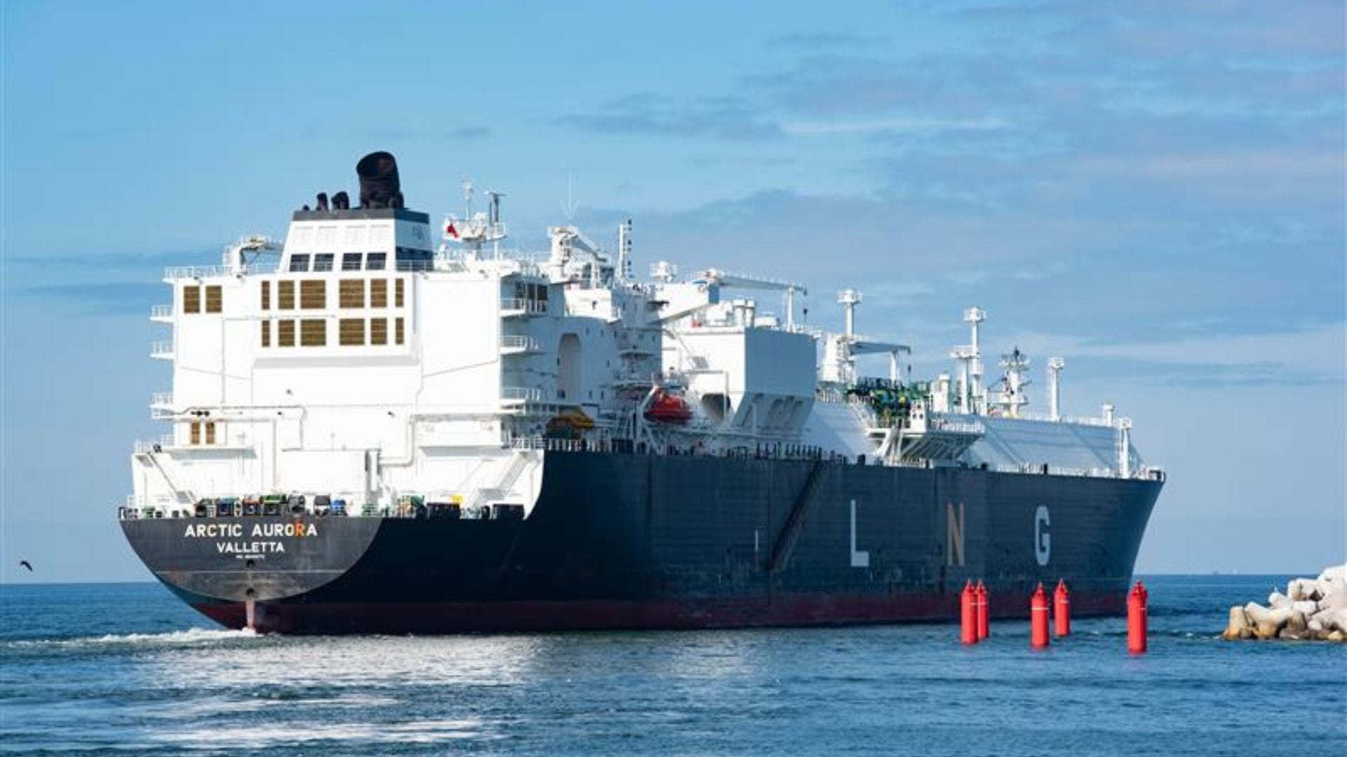 La alianza con XRG, brazo internacional de ADNOC, refuerza el posicionamiento global de YPF y acelera el desarrollo de la plataforma de GNL (YPF)