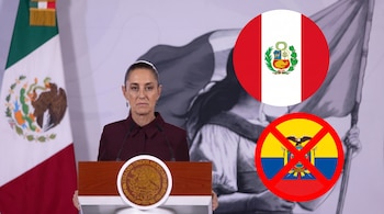 Funcionaria mexicana en podio con escudo mexicano, bandera de México de fondo. Un círculo con la bandera de Perú, otro con la bandera de Ecuador tachada con una X.