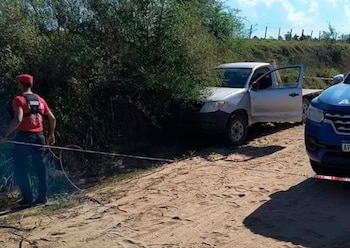 Un patrullero interceptó la camioneta familiar en la zona rural de Las Acequias, la víctima se encontraba dentro del vehículo con lesiones