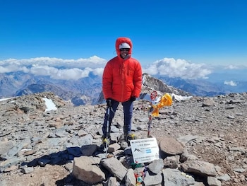 El ascenso de Santero al Aconcagua implicó 13 días de subida y 2 jornadas de descenso a pie enfrentando condiciones climáticas extremas (Gentileza Santiago Medina)