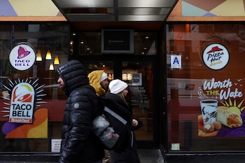 Yum Brands dejará la gestión directa de Pizza Hut para concentrar recursos en KFC, Taco Bell y Habit Burger & Grill (REUTERS/Andrew Kelly/File Photo)