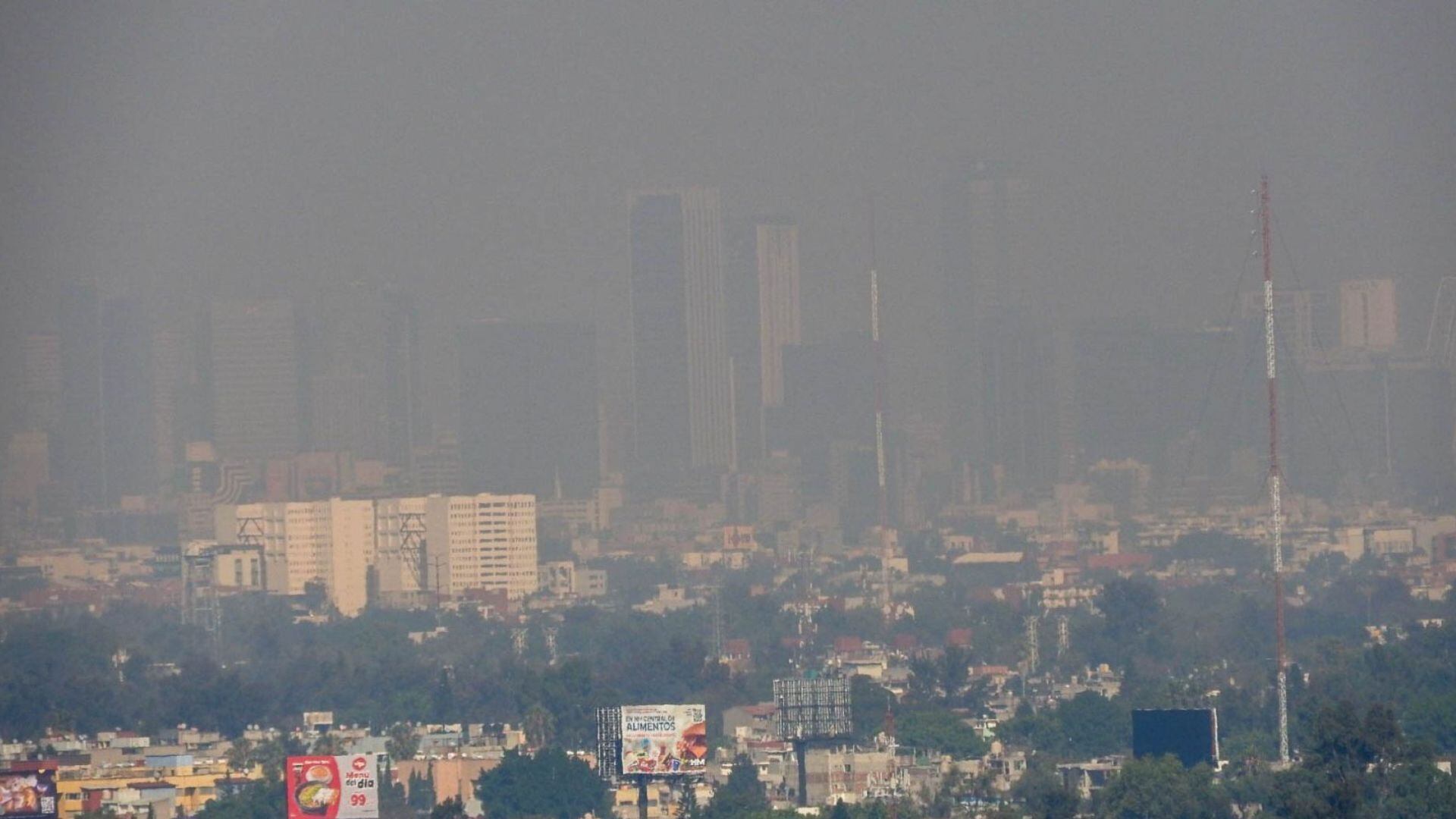CIUDAD DE MÉXICO, 15FEBRERO2026.- Por tercer día de activo la contingencia ambiental en la capital, esto tras no haber las condiciones ambientales para mejorar la calidad del aire. FOTO: MOISÉS PABLO/CUARTOSCURO.COM