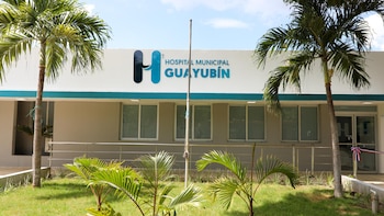 La nueva emergencia del Hospital Municipal de Guayubín incorpora triaje, sala de curas, nebulización, camas de observación y box de reanimación. (Foto: Presidencia de la República Dominicana)