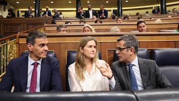 Tellado ve a Zapatero como "El Padrino" de una red "criminal" y Bolaños asegura que el "indiciario" auto "nada acredita"