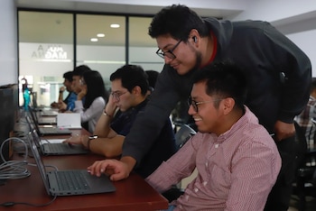 Jóvenes acceden a cursos gratuitos
