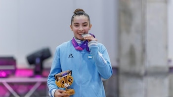 Tiene 16 años, ganó cinco medallas en los Juegos Suramericanos y hace rifas para poder competir en el Mundial de gimnasia