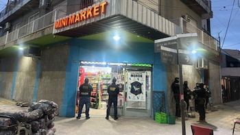 Detuvieron a dos empleadas de un supermercado chino de Morón por usar la fiambrería como kiosco de drogas