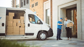 "Los recientes cambios en los límites del régimen de courier modificaron tanto la lógica de consumo como la dinámica operativa de distintos sectores vinculados a la logística y el comercio exterior", afirma Santino (Foto: Shutterstock)