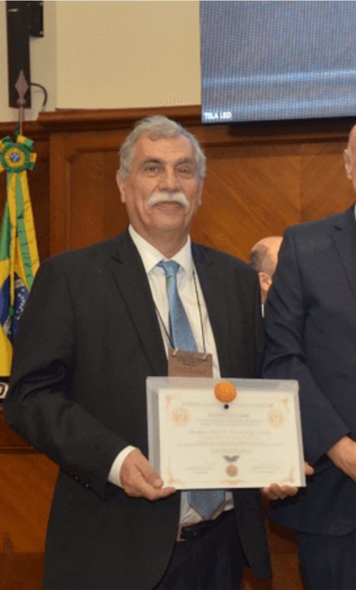 Ricardo J. Losardo ha ocupado cargos de presidencia y membresía honoraria en sociedades científicas nacionales e internacionales