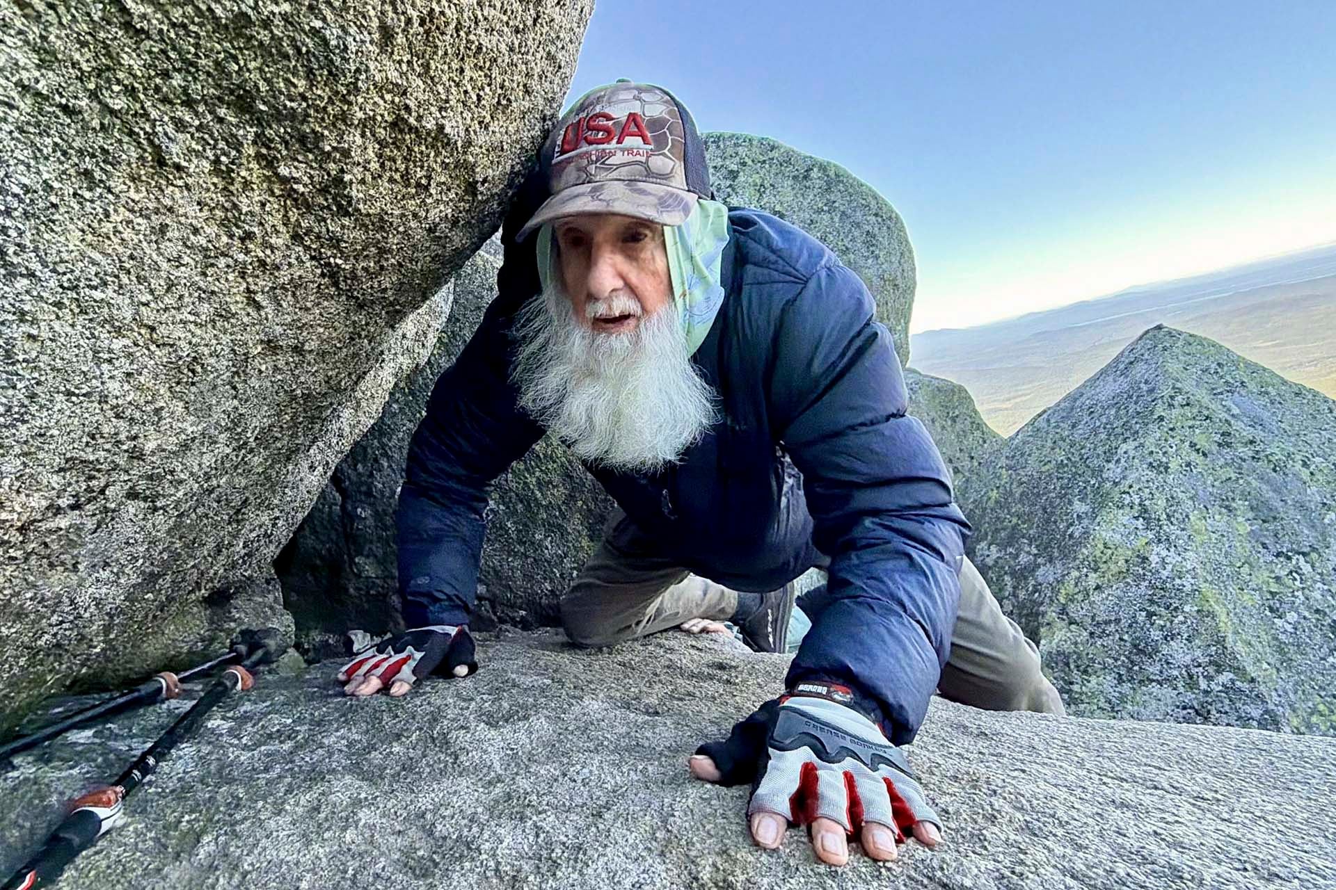 Dale Sanders sufrió 71 caídas durante el recorrido, fue hospitalizado en Maine y aun así continuó hasta completar el Sendero de los Apalaches. (AP Photo/Robert F. Bukaty)