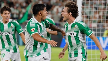 Juan Camilo “Cucho” Hernández fue clave con el Real Betis, y así lo calificó la prensa de España: “Trató de reinventarse”