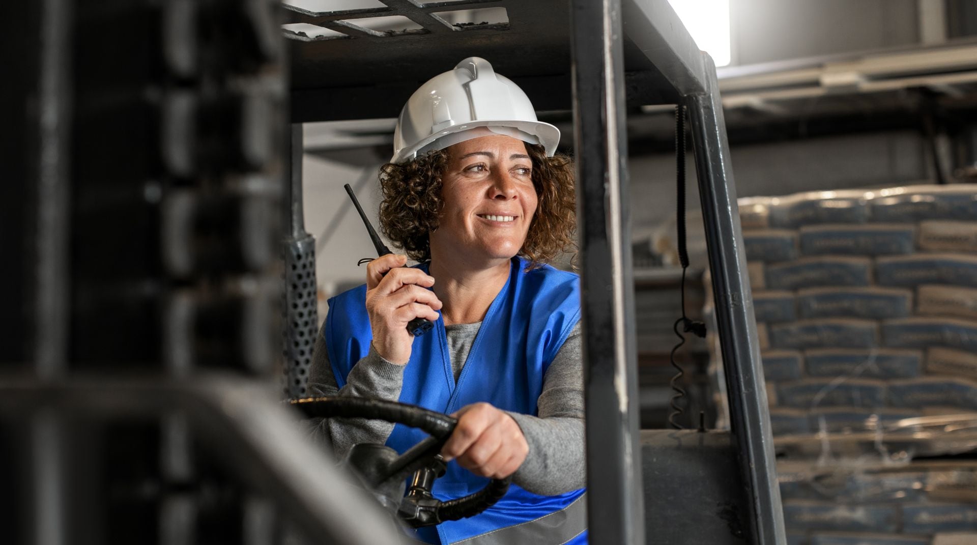 Diversas operaciones reportan un crecimiento sostenido de mujeres en áreas técnicas y de decisión, respaldado por procesos formativos orientados a fortalecer capacidades. (Magnific)