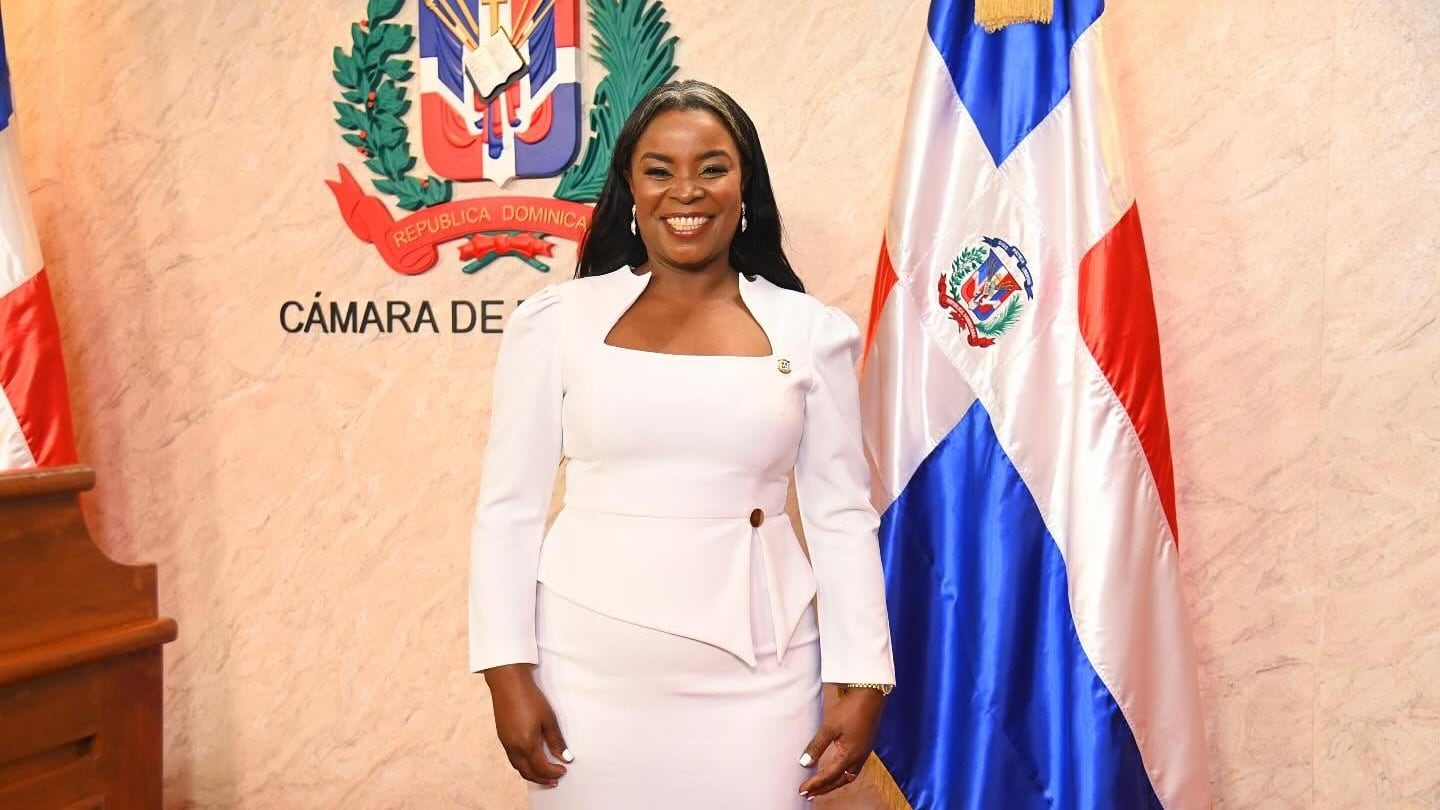 La Policía Nacional investiga el uso de esposas contra la diputada Millys Martínez en Elías Piña (Foto cortesía diputada)