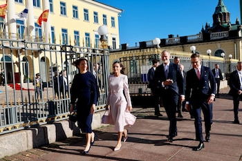 Felipe VI y la reina Letizia son recibidos por el presidente de Finlandia y su esposa (CASA DE S.M. EL REY).