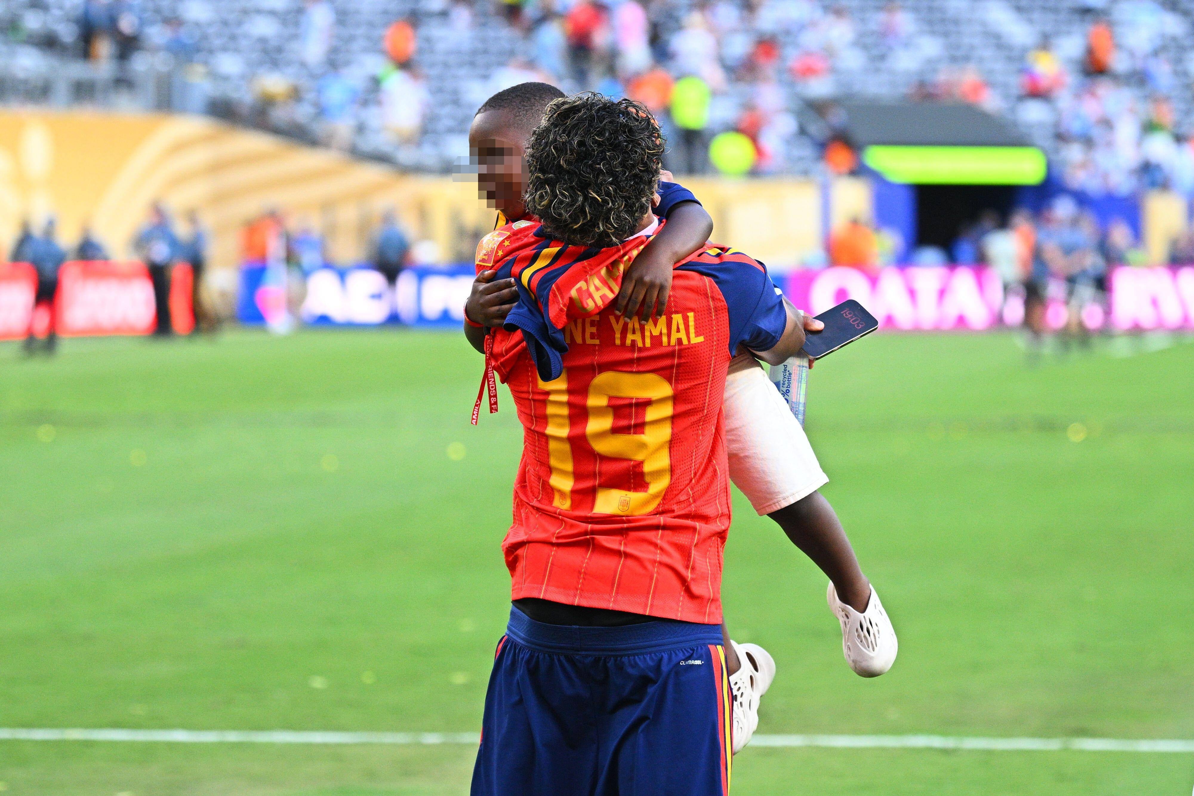 Lamine Yamal y su hermano Keyne conquistan Estados Unidos con las imágenes de su abrazo tras la final del Mundial: “Ha sido lo más destacado”