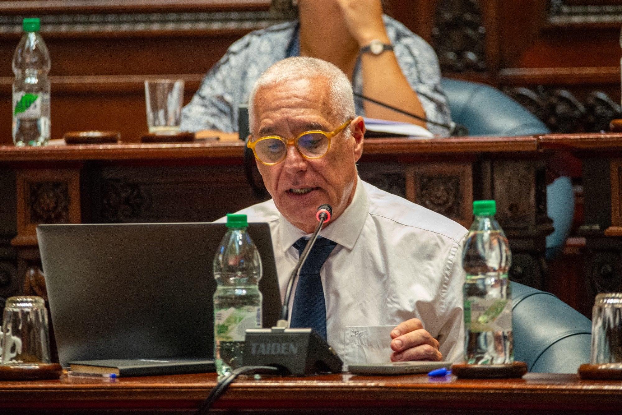 El ministro del Interior, Carlos Negro, en la Comisión Permanente del Parlamento uruguay (@SenadoUy)