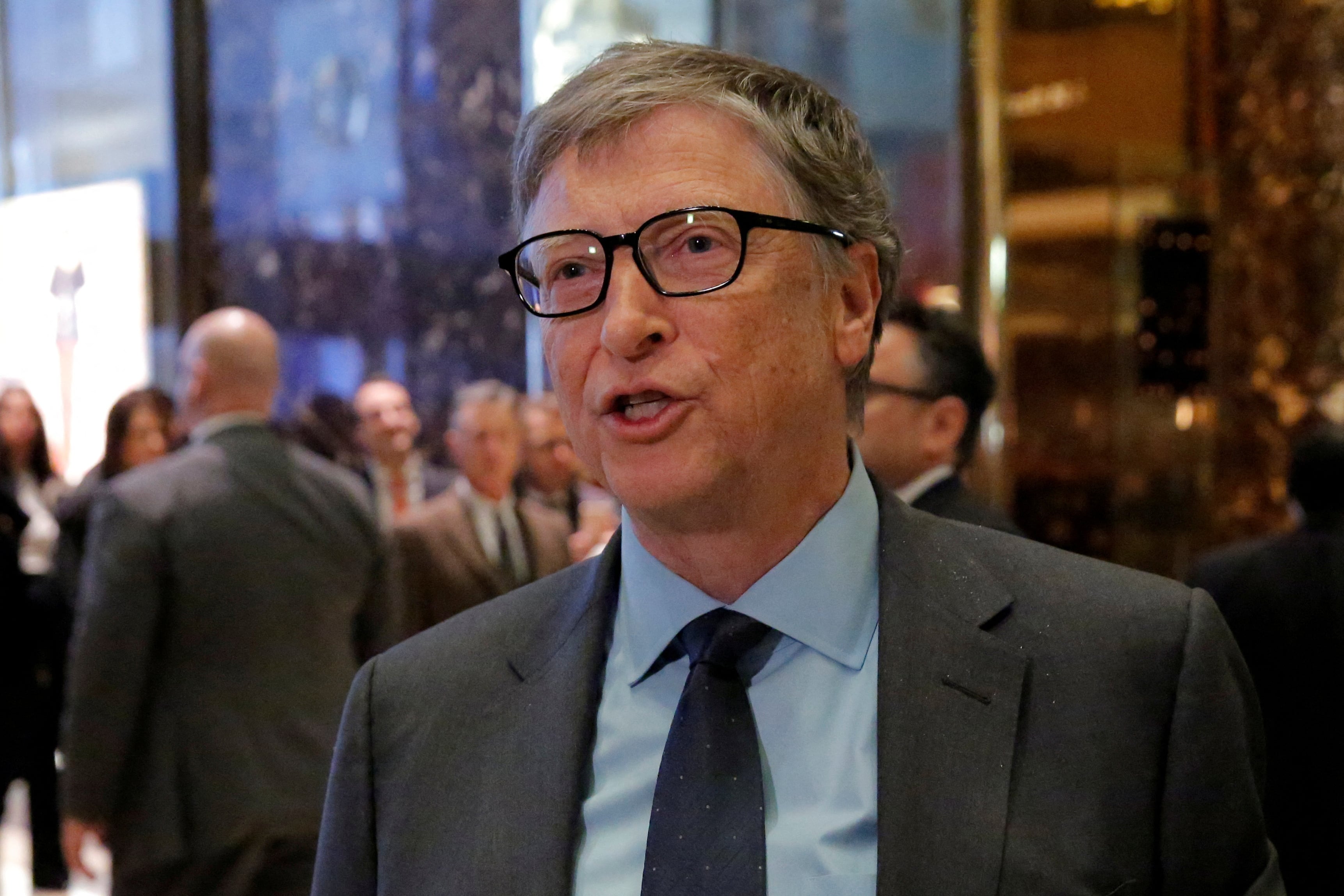 Gates advirtió que los asistentes virtuales podrían afectar los vínculos humanos, fomentar la dependencia y debilitar el pensamiento crítico en niños y jóvenes. REUTERS/Andrew Kelly/File Photo