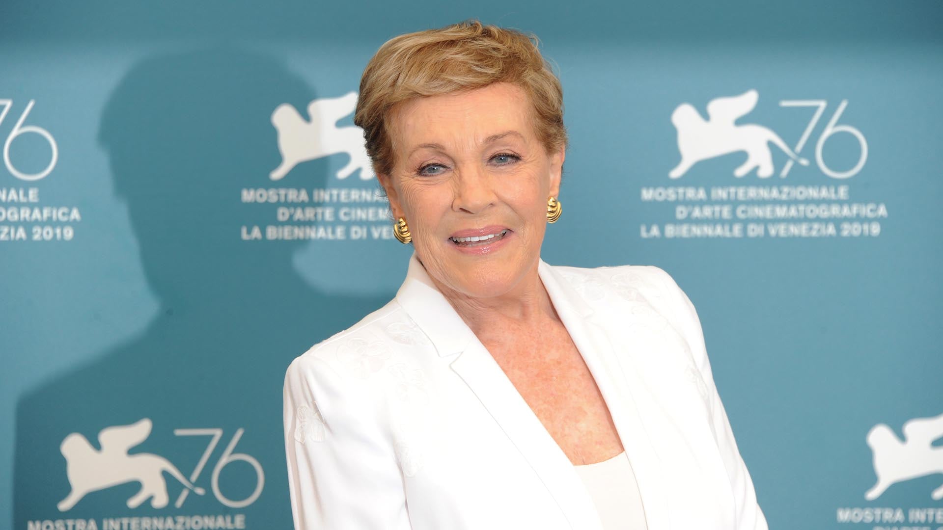 Julie Andrews anunció su retiro de la actuación frente a cámaras y afirmó que ahora desarrolla su carrera en libros, podcasts y locuciones (Piergiorgio Pirrone/Lapresse/Shutterstock)