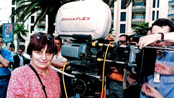 Su obra abarca fotografía, cine