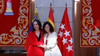 María Corina Machado recibe la medalla de Oro de Madrid en la Puerta del Sol ante miles de venezolanos: “Venezuela está lista para unas elecciones limpias y libres”