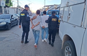 La PNC reporta el decomiso anual de entre 4,000 y 5,000 armas de fuego ilegales, un factor que alimenta el sicariato y dificulta las investigaciones en Guatemala.