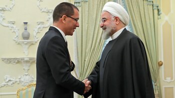 Jorge Arreaza junto a Hassan Rohani (Photo by HO / IRANIAN PRESIDENCY / AFP)