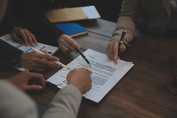 La resolución ratifica además el trabajo de la Comisión Evaluadora, que analizó la documentación presentada en el Sobre N° 1, verificando el cumplimiento de los requisitos técnicos y formales (Foto: Shutterstock)