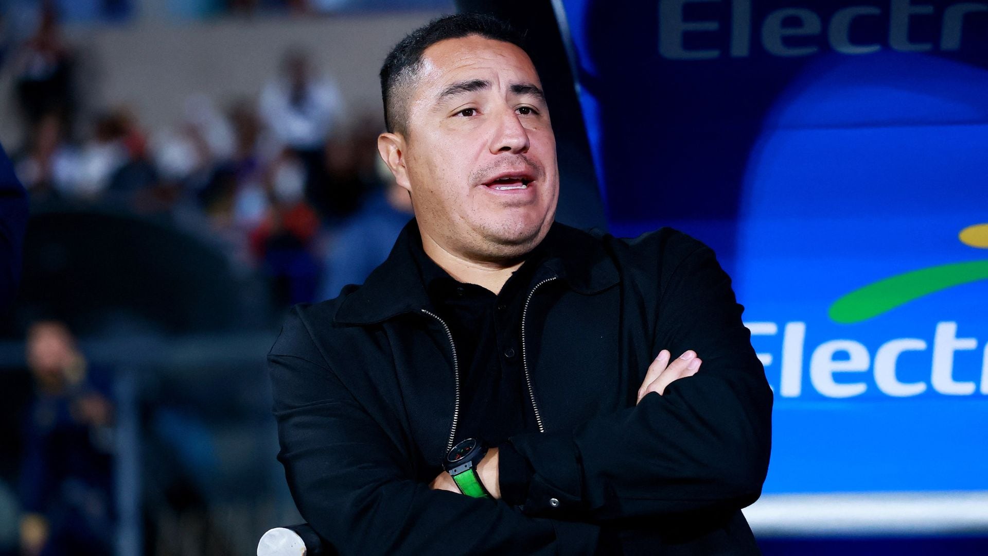 Efraín Juárez, entrenador de Pumas, es captado en un momento de reflexión ante los recientes reportes sobre su posible salida del club (REUTERS/Eloisa Sanchez)