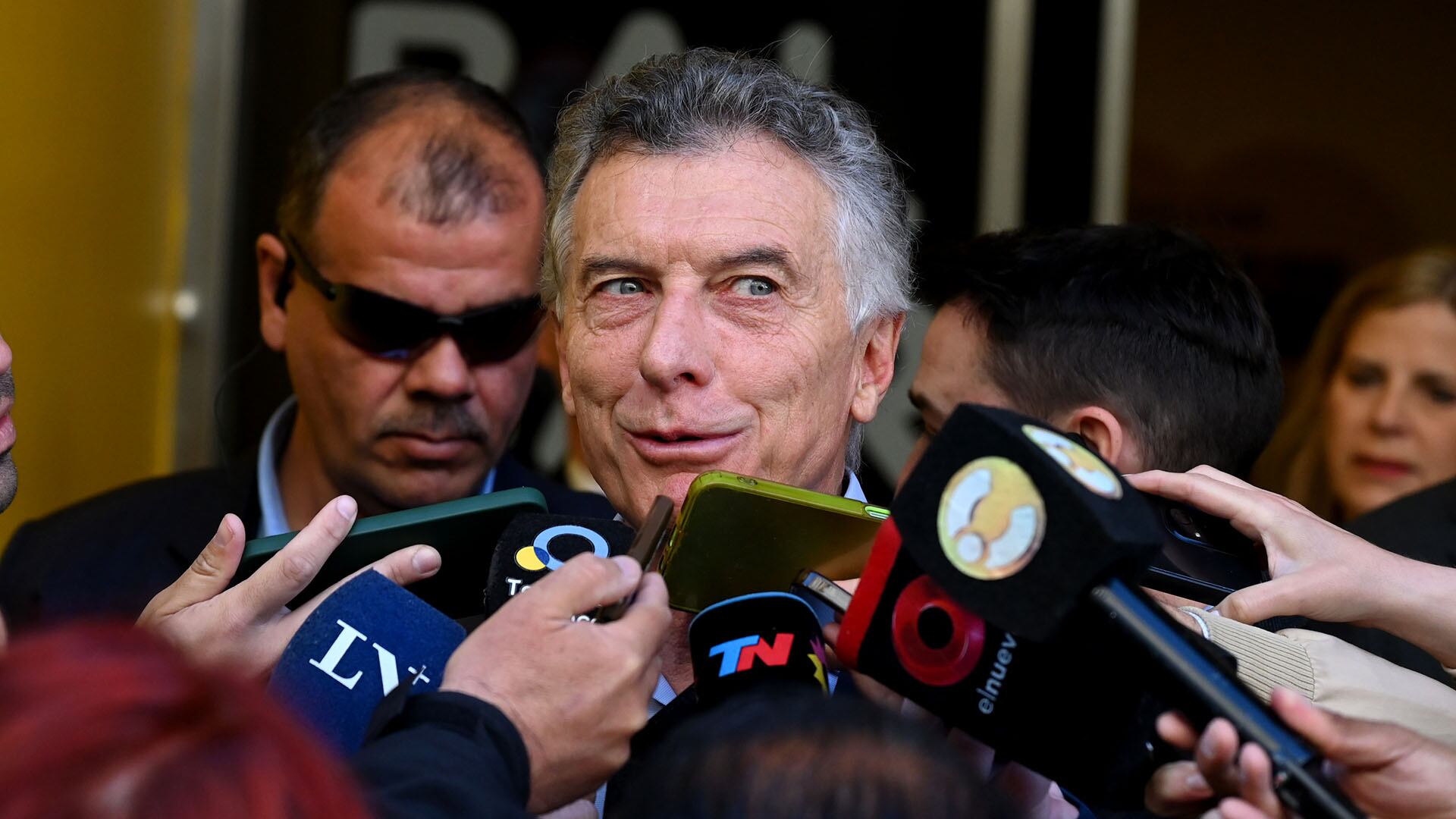 El expresidente Mauricio Macri, frente a la sede del PRO (RS Fotos)