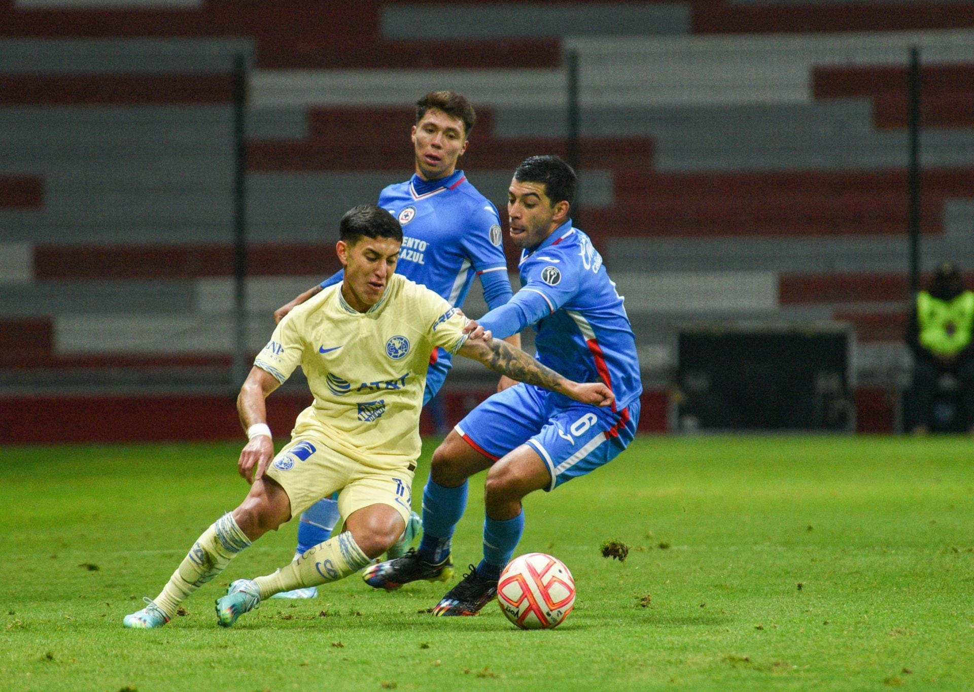 El mediocampista de Cruz Azul elevó su valor en los últimos torneos. (Crédito: Cuartoscuro)