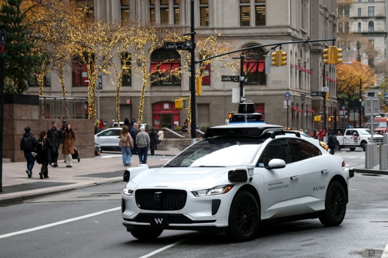 Las vans Ojai incorporan más espacio interior, nuevas comodidades para pasajeros y asistencia por voz con Gemini, la tecnología de Google (REUTERS/Brendan McDermid/Foto de archivo)
