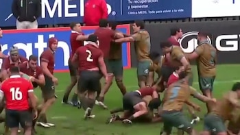 Batalla campal, una grave lesión y tres expulsados: el escandaloso final del partido de rugby entre Chile y Uruguay