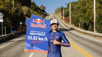 El español Diego Poncelet se convierte en el skater más rápido del mundo al alcanzar los 151,83 km/h