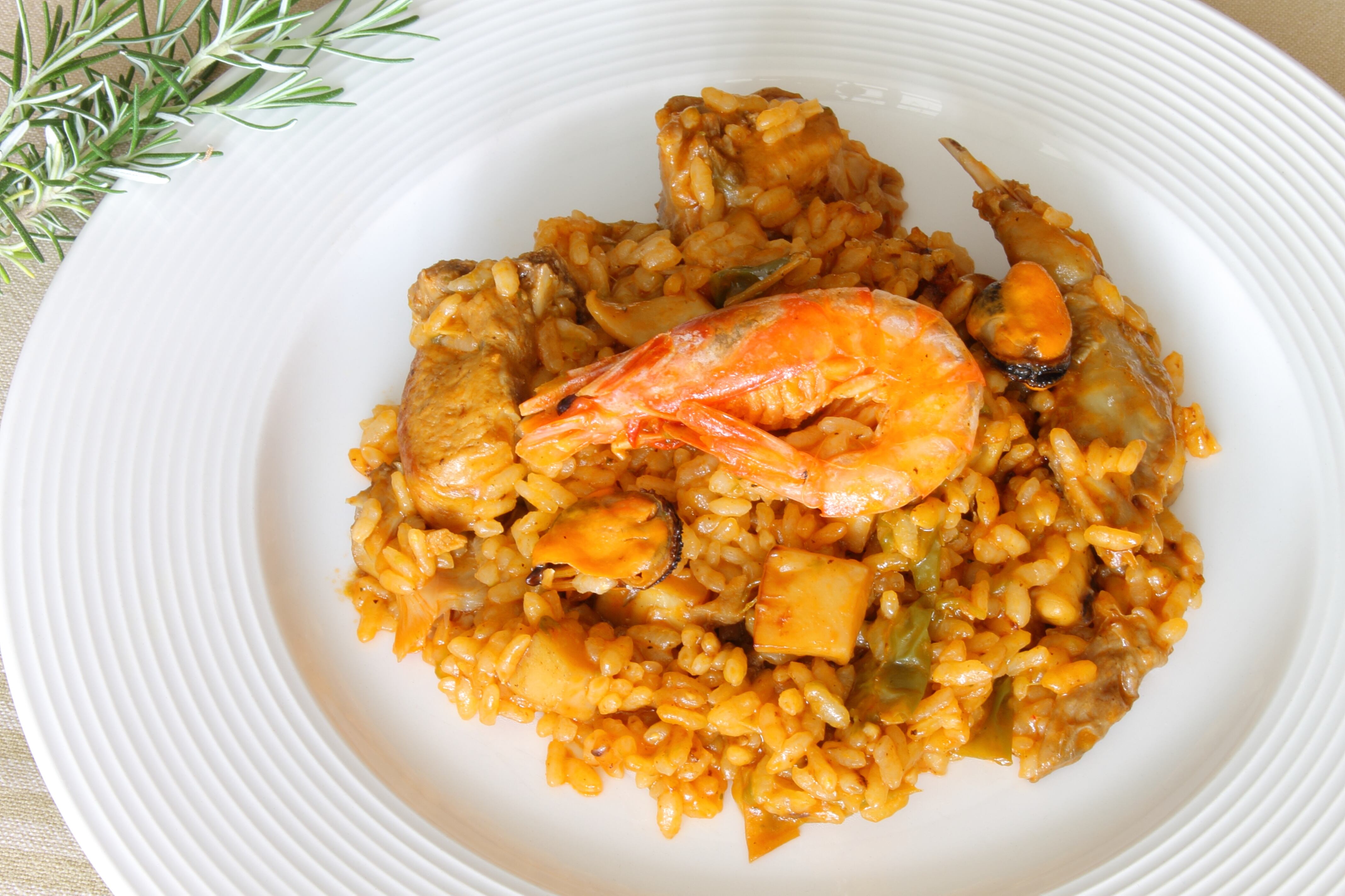 Receta de paella mixta (Adobe Stock)