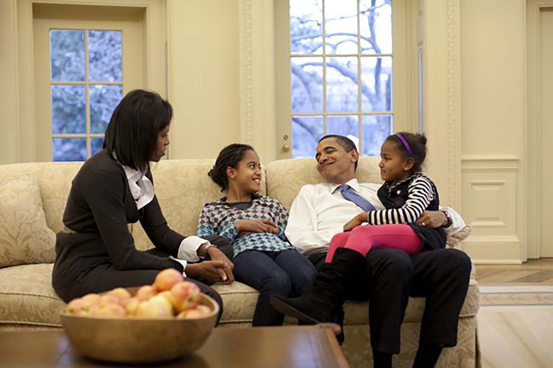 Obama aplicó una crianza sin favoritismos ni juicios, para fomentar la autonomía emocional. (The White House)