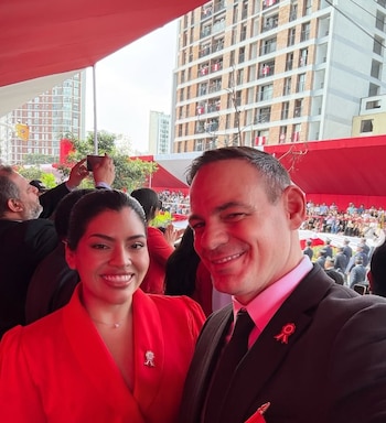 ¿Por qué Mark Vito y su novia estuvieron en la Parada Militar? Ella responde a las críticas. Captura: @leslieechavarriatello.