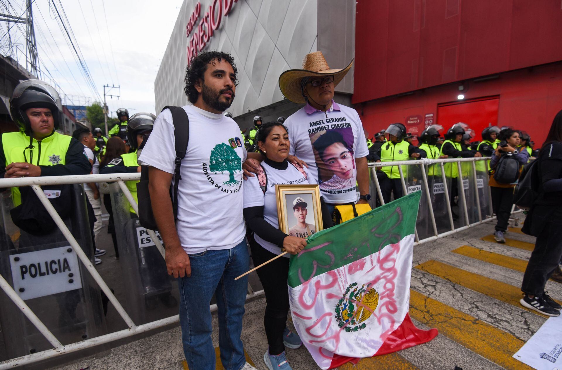 La movilización en Toluca expuso el cruce entre la fiesta del futbol y la crisis de desapariciones en el país. (FOTO: CRISANTA ESPINOSA AGUILAR/CUARTOSCURO.COM)