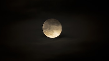 La primera luna llena de