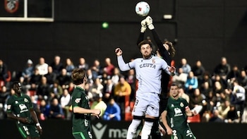 (Crónica) El Racing no puede con el VAR y el Almería se pone segundo