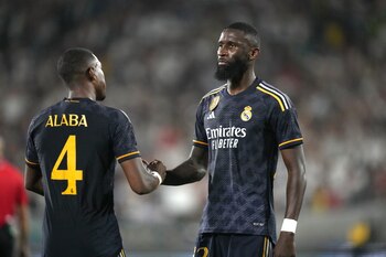 Rudiger junto a Alaba en