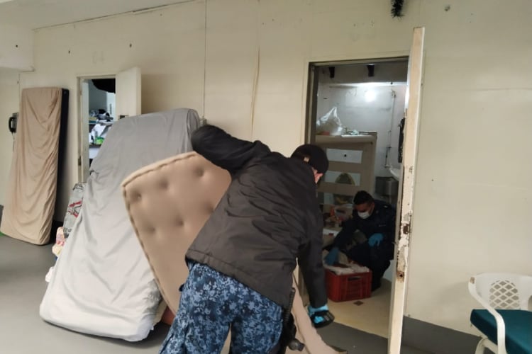 Guardianes encontraron más de 1.000 celulares en 124 prisiones del país - crédito Infobae Colombia