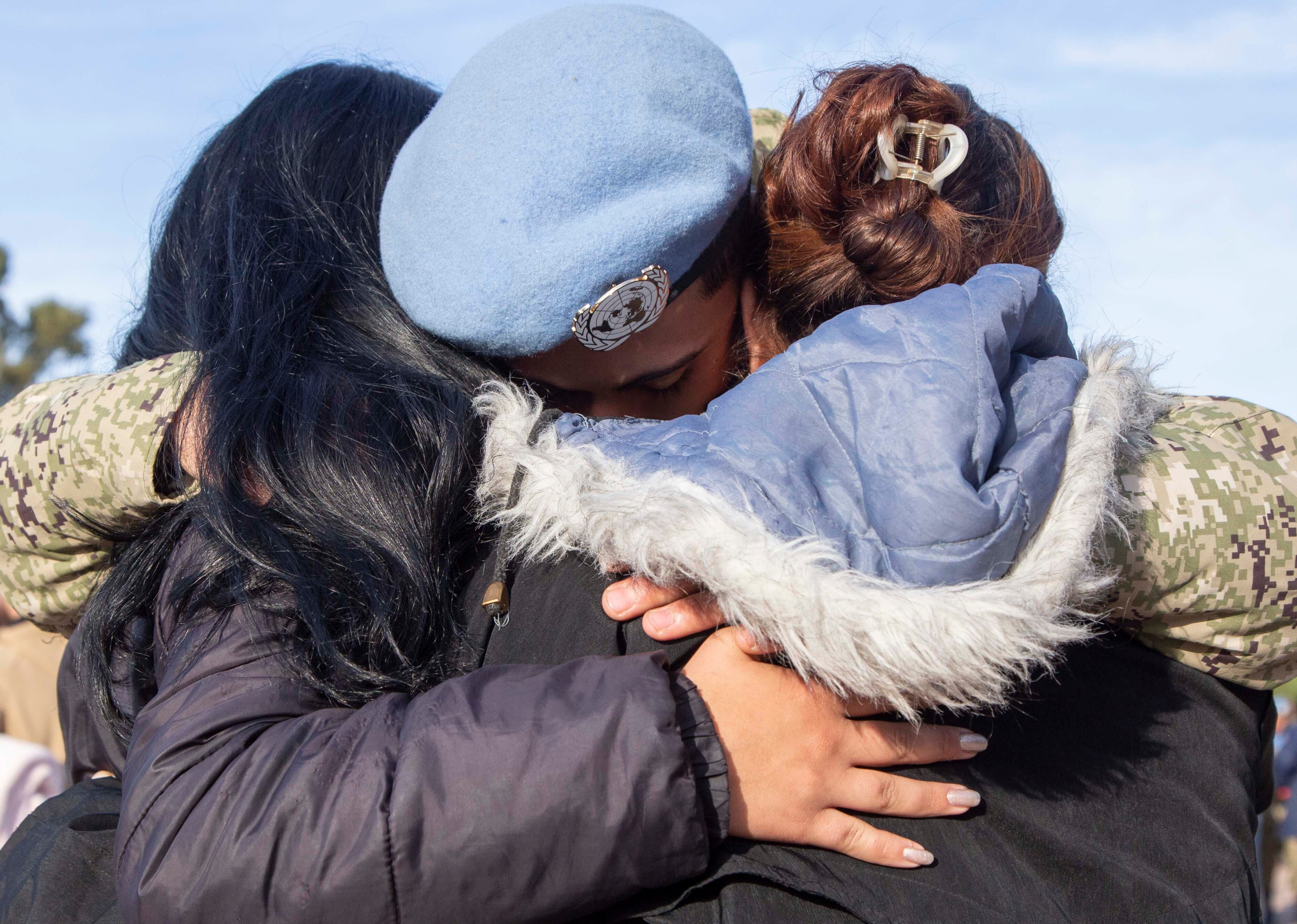 Unos 200 militares uruguayos regresaron de Congo y se reencontraron con sus familiares, en una jornada marcada por llantos y abrazos (Presidencia)