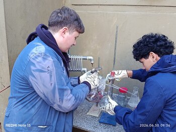 Docente Pablo Enjo- Proyecto De Plástico a Petróleo