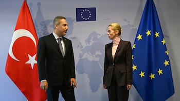 Los cancilleres de siete países de Europa y Medio Oriente se reúnen en Estambul para debatir sobre Ormuz y las crisis regionales