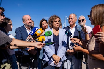 25/10/2026 La secretaria general del Partido Popular Europeo (PPE) y vicepresidenta del Grupo del Partido Popular Europeo en el Parlamento Europeo, Dolors Montserrat, atendiendo a los medios.
POLITICA
PP DE MELILLA