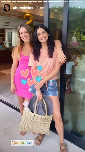 Sarah Kohan y Aislinn Derbez