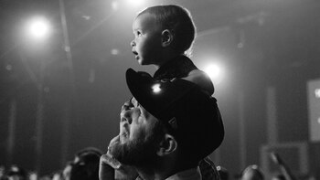 Andrew Heiligenthal junto a la