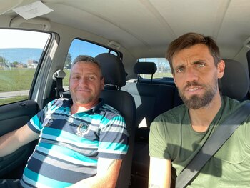 Paulo a la izquierda y